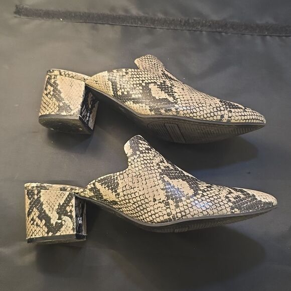 TIME AND TRU SNEAKING BLOCK HEEL PLATFORM MULE SHOE - Picture 10 of 16